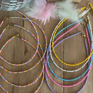 Alicante - Collier ras-de-cou perles colorées